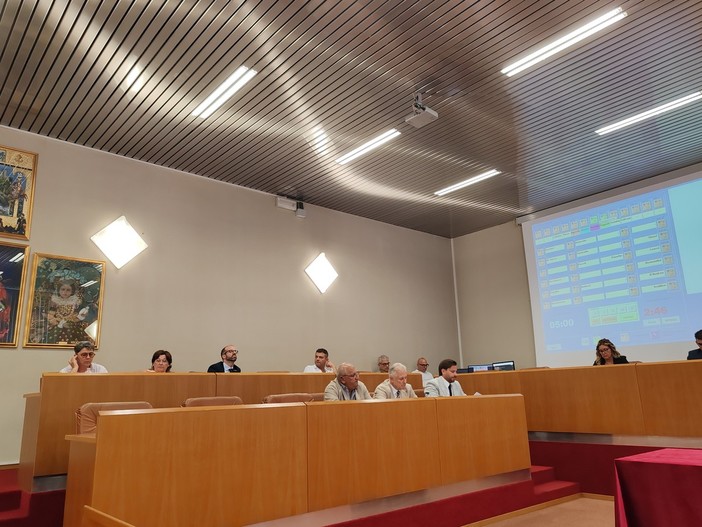 Ventimiglia, querelato il presidente Nazzari. I segretari dei partiti di maggioranza: "Ha sempre ricoperto il proprio ruolo in modo corretto" Ventimiglia, querelato il presidente Nazzari. I segretari dei partiti di maggioranza: "Ha sempre ricoperto il proprio ruolo in modo corretto"