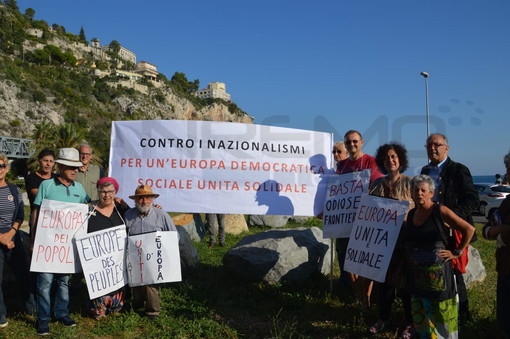 Ventimiglia: oggi pomeriggio, manifestazione pacifica alla frontiera di Ponte San Ludovico (Foto e Video)