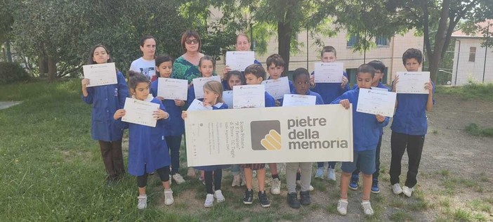 Triora, la Pluriclasse "P.F. Ferraironi" ha vinto il prestigioso premio relavito al Concorso “Esploratori della Memoria” Triora, la Pluriclasse "P.F. Ferraironi" ha vinto il prestigioso premio relavito al Concorso “Esploratori della Memoria”