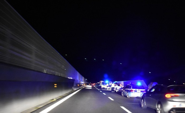 Incidente mortale ieri sull'Autofiori: aveva 35 anni il romeno che ha perso la vita, indagini della Polstrada