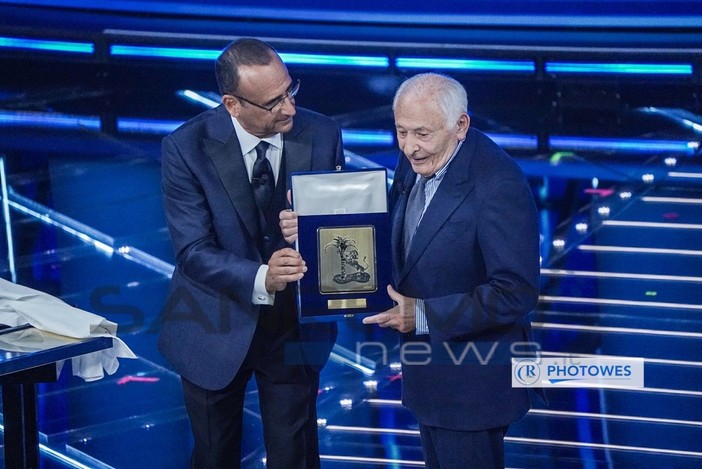 Volo speciale dei Vigili del Fuoco per Mogol scatena polemiche: era stato programmato per la consegna di una onorificienza