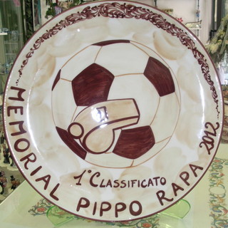 Calcio: da domani sfida tra arbitri per un torneo in ricordo di Pippo Rapa Calcio: da domani sfida tra arbitri per un torneo in ricordo di Pippo Rapa