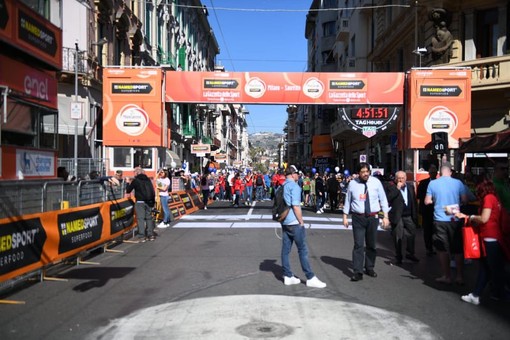 Ciclismo: il racconto della Milano-Sanremo, la corsa entra nel vivo (Live, Foto e Video) Ciclismo: il racconto della Milano-Sanremo, la corsa entra nel vivo (Live, Foto e Video)