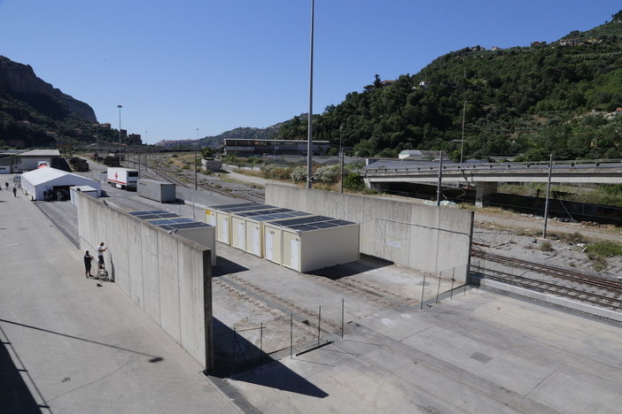 Ventimiglia: come annunciato domenica dal Prefetto nuovi moduli al centro di accoglienza di Ventimiglia