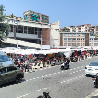 Mercato diviso e lavori infiniti: ambulanti in crisi a Sanremo &quot;Da due anni la situazione non cambia&quot; (Video)