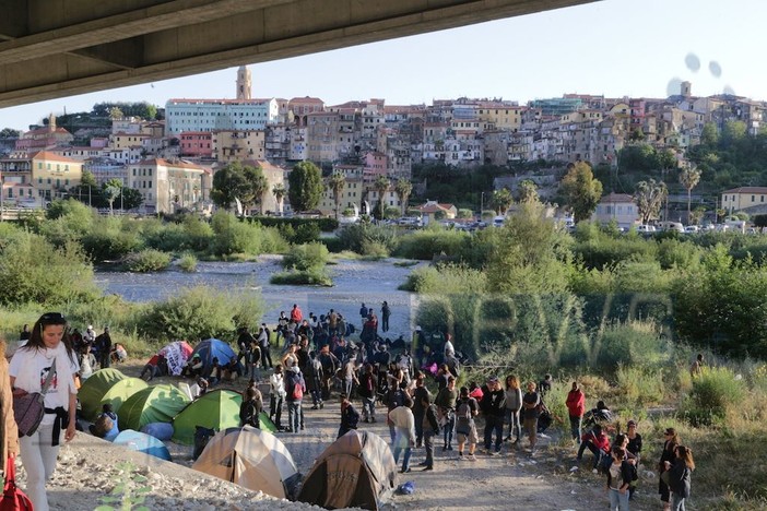 Ventimiglia: migranti, ordinanza di sgombero per accampamenti non autorizzati, la Prefettura conferma l'intervento entro le prossime 48 ore Ventimiglia: migranti, ordinanza di sgombero per accampamenti non autorizzati, la Prefettura conferma l'intervento entro le prossime 48 ore