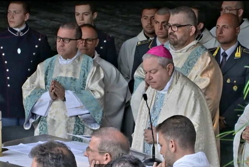 Al 63° Pellegrinaggio Militare Internazionale di Lourdes, delegazione delle Forze Armate della Liguria e della Provincia di Imperia Al 63° Pellegrinaggio Militare Internazionale di Lourdes, delegazione delle Forze Armate della Liguria e della Provincia di Imperia