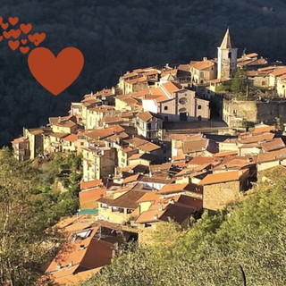 Apricale: domenica prossima appuntamento con il mercatino di prodotti locali e artigianali Apricale: domenica prossima appuntamento con il mercatino di prodotti locali e artigianali
