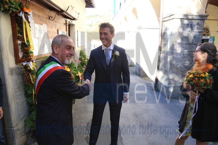 Triora: nella mattina di Halloween il museo delle streghe chiuso per matrimonio, a sorpresa arriva il 'sì' dell'imprenditore Federico Grom Triora: nella mattina di Halloween il museo delle streghe chiuso per matrimonio, a sorpresa arriva il 'sì' dell'imprenditore Federico Grom