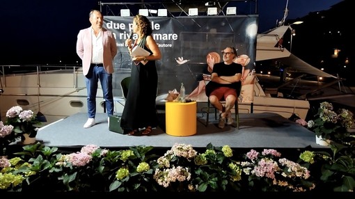 All'Hotel Riviera dei Fiori di San Lorenzo al Mare Matteo Bussola e il suo nuovo romanzo "Il sole nelle pozzanghere" (Video) All'Hotel Riviera dei Fiori di San Lorenzo al Mare Matteo Bussola e il suo nuovo romanzo "Il sole nelle pozzanghere" (Video)