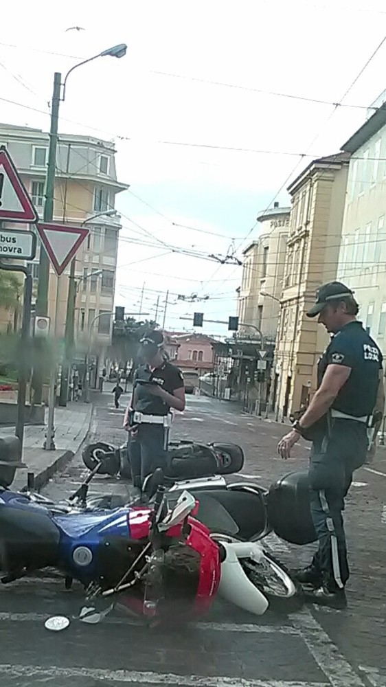 Sanremo: vandali in azione in centro, buttati a terra scooter e moto. Indaga la Polizia Locale