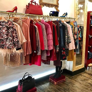 Nella splendida cornice dell'anfiteatro del Castello di Taggia, sabato 12 agosto la "Notte sarà Regina" grazie alla sfilata promossa da Monica Fashion Furs