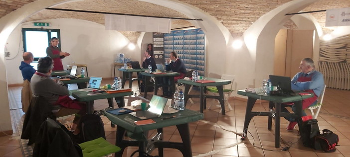 Concorso Masters of Olive Oil International Contest 2024, in corso di svolgimento le sessioni di assaggio a Dolceacqua Concorso Masters of Olive Oil International Contest 2024, in corso di svolgimento le sessioni di assaggio a Dolceacqua