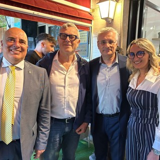 Folla ed entusiasmo per l'aperitivo elettorale di Morini e Astolfi con Rolando