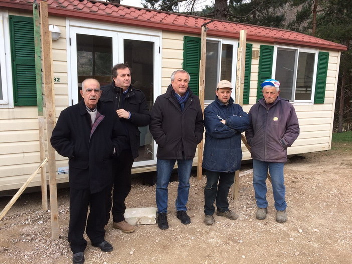 Da sinistra: Roberto Rota - Cia Imperia, Stefano Roggerone - presidente Cia Imperia e vice presidente Cia Liguria, Aldo Alberto - presidente Cia Liguria, Massimo Severini Perla, titolare azienda 'Il Casale Perla', e il padre Luigi Severini Perla Da sinistra: Roberto Rota - Cia Imperia, Stefano Roggerone - presidente Cia Imperia e vice presidente Cia Liguria, Aldo Alberto - presidente Cia Liguria, Massimo Severini Perla, titolare azienda 'Il Casale Perla', e il padre Luigi Severini Perla