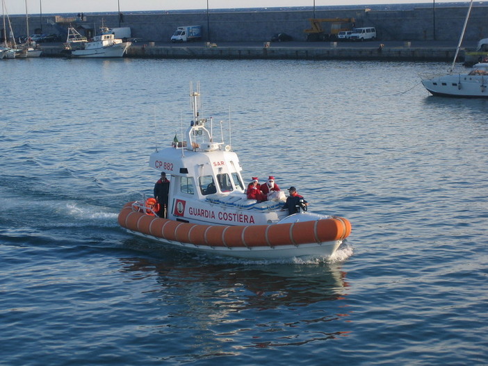 Sanremo: principio d'incendio a bordo di una barca a vela, nessun ferito Sanremo: principio d'incendio a bordo di una barca a vela, nessun ferito