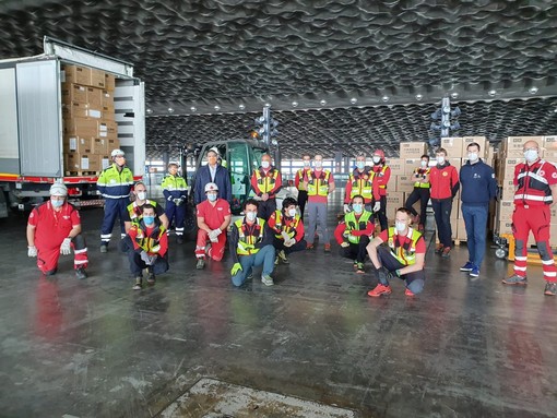 Scaricate a Genova altri 2 milioni di mascherine chirurgiche e oltre 100 mila FFP2 Scaricate a Genova altri 2 milioni di mascherine chirurgiche e oltre 100 mila FFP2