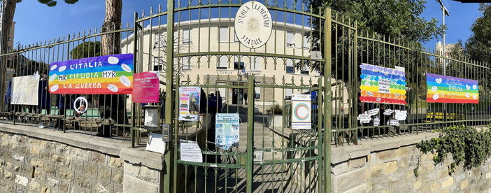 L'IC Sanremo Ponente all'iniziativa di pace ‘L’Italia ripudia la guerra, la scuola rilancia l’articolo 11 della Costituzione’ L'IC Sanremo Ponente all'iniziativa di pace ‘L’Italia ripudia la guerra, la scuola rilancia l’articolo 11 della Costituzione’
