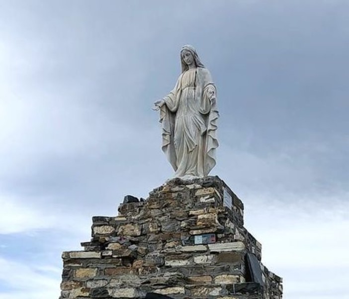 Mendatica, danneggiata la Madonna sopra al Frontè, allo studio la preservazione della statua Mendatica, danneggiata la Madonna sopra al Frontè, allo studio la preservazione della statua