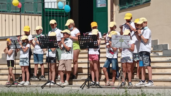 Triora: per gli alunni della scuola saggio al termine del progetto "mille voci...una voce" (foto)