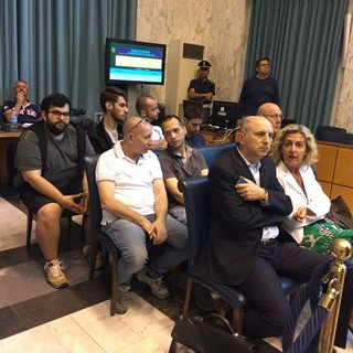 Imperia: non passa la mozione di Alessandro Casano contro l'arrivo dei migranti alla caserma Crespi. Tensione in aula Imperia: non passa la mozione di Alessandro Casano contro l'arrivo dei migranti alla caserma Crespi. Tensione in aula