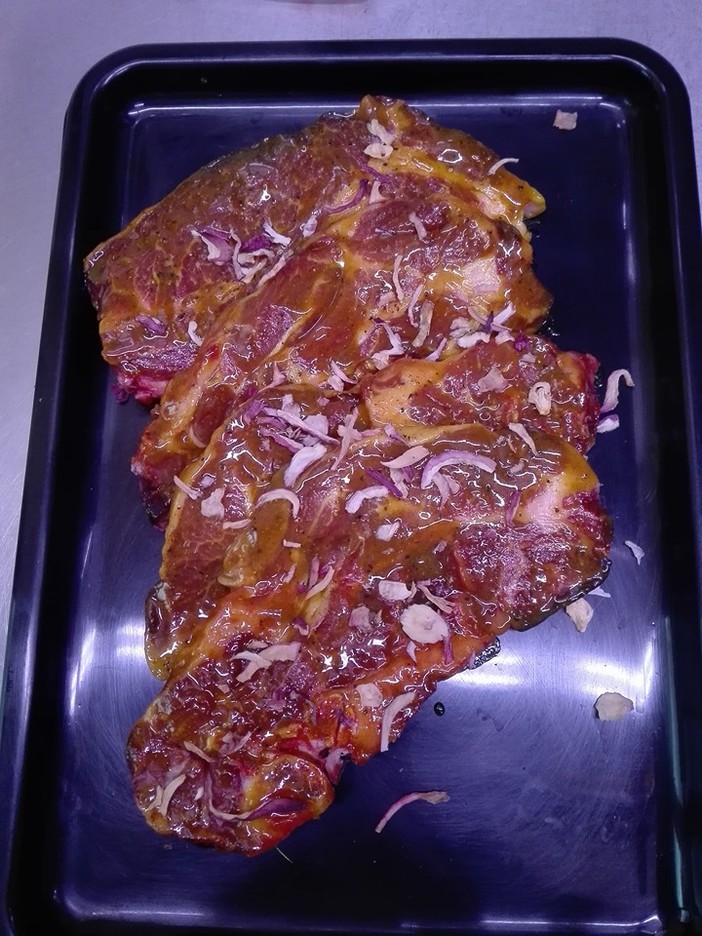 La Macelleria Via XX di Sanremo segue la linea ad allevamento a erba: tra le ultime novità salamini abruzzesi, carne chianina e bufalo