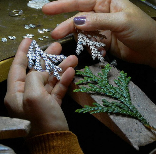 Vallebona, arte e natura si incontrano: il pop‑up espositivo di Nora Capò tra gioielli botanici e workshop