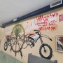 Bordighera, l'istituto 'Montale' inaugura un murales in memoria della 16enne Lara Lorenzini (Foto e video)