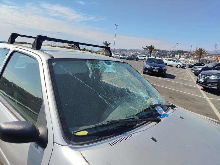 Imperia: auto danneggiate sulla Spianata, il 19enne Ameglio finisce in carcere: per due volte ha violato i domiciliari Imperia: auto danneggiate sulla Spianata, il 19enne Ameglio finisce in carcere: per due volte ha violato i domiciliari