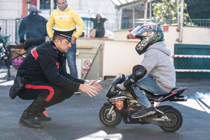 Sanremo: i Carabinieri regalano un sorriso a due ruote per i bambini del “Gaslini" Sanremo: i Carabinieri regalano un sorriso a due ruote per i bambini del “Gaslini"