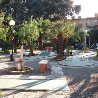 Da questa sera al Minigolf di Arma di Taggia scatta l'orario estivo 16 – 00 per tutti i giorni della settimana Da questa sera al Minigolf di Arma di Taggia scatta l'orario estivo 16 – 00 per tutti i giorni della settimana