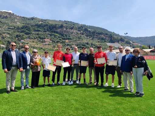 'Memorial Silvio Coppo', impegno sportivo e scolastico: Ventimiglia premia sei calciatori (Foto e video)