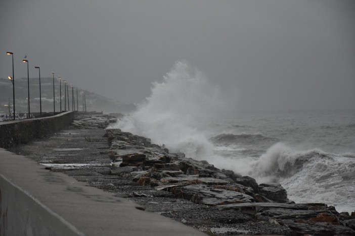 Maltempo, allerta arancione in Liguria per martedì: temporali persistenti e piogge fino a 15 ore Maltempo, allerta arancione in Liguria per martedì: temporali persistenti e piogge fino a 15 ore