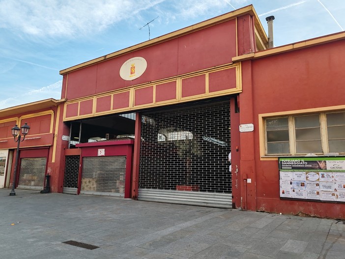 Ventimiglia, torna la normalità al mercato coperto dopo l'incendio: apertura tutti i giorni sino alle 19