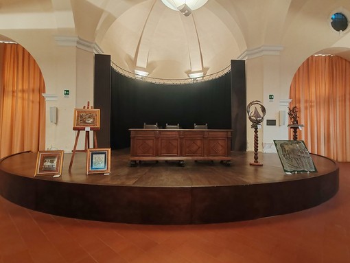 “L’arte è pensiero che diventa forma”, opere di Elio Lentini in mostra a Bordighera (Foto e video)