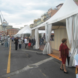 Gli standi di Mareterra di Liguria in calata Cuneo