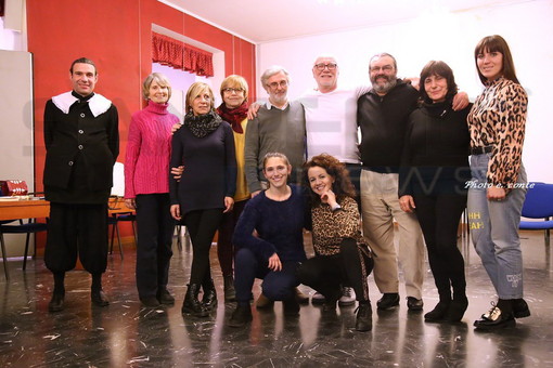 Bordighera: Master di regia Teatrale ‘Dal testo alla scena’ sabato 12 e domenica 13 gennaio 2019 Bordighera: Master di regia Teatrale ‘Dal testo alla scena’ sabato 12 e domenica 13 gennaio 2019