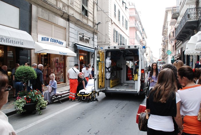 Anziana investita in via Volta a Sanremo, trasportata d’urgenza in ospedale