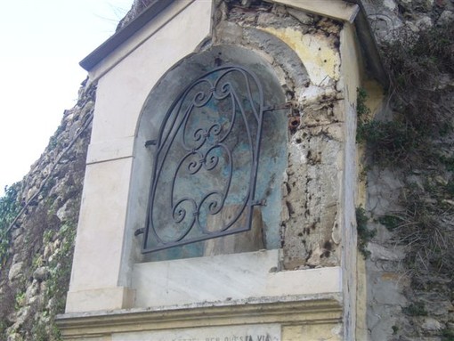 Pieve di Teco: rubata la statuetta della Madonna nella nicchia di salita Cappuccini