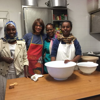 Dall'Inghilterra a Vallebona: quando aiutare i migranti diventa una passione. La storia di Maureen ed Ernesto