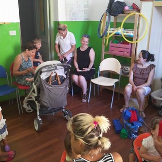 Diano Marina: mamme e papà in difesa delle educatrici del Nido "Canepa". "Le ringraziamo per il lavoro che svolgono. Ingiusto attaccarle"