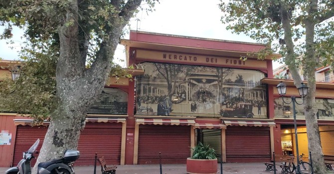 Mercato coperto di Ventimiglia, tra clienti francesi e confronto dei prezzi: servizio della tv francese "Meglio guardare e confrontare"