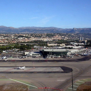 Guida al parcheggio all'aeroporto di Nizza (con consigli low cost) Guida al parcheggio all'aeroporto di Nizza (con consigli low cost)