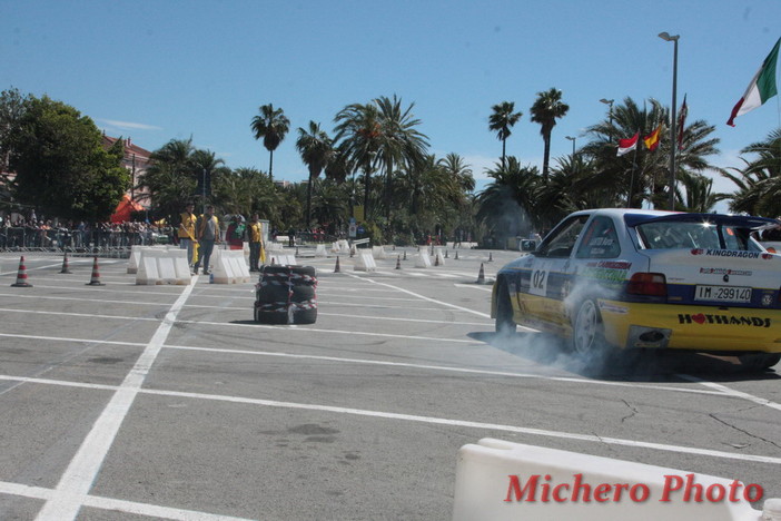 Sanremo: rombano i motori sul piazzale Dapporto in memoria di Adolfo Rava. Le foto del grande show in suo onore