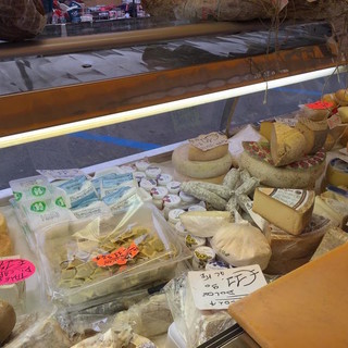Coronavirus, Imperia: riaperti i mercati per la sola vendita dei generi alimentari. Lo ha deciso il sindaco Scajola