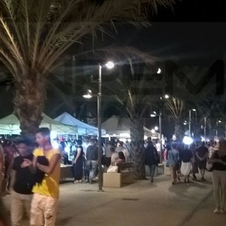 Arma di Taggia: oggi sul lungomare l'ultima serata del mercatino dell'artigianato