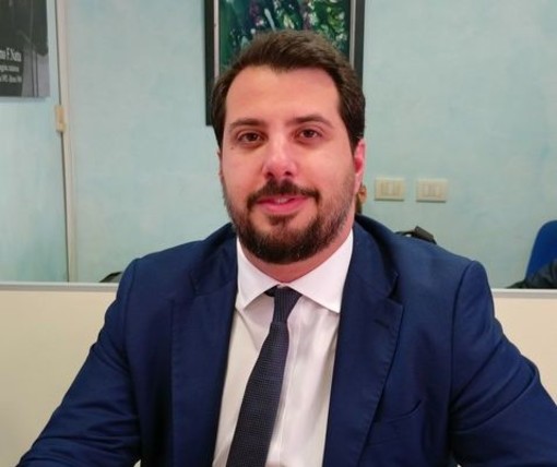 Vallecrosia, Valenti: "Asfalti pieni di buche, fare piano strade"