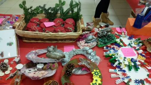 Ventimiglia: grande partecipazione al Mercatino di Natale dell'Istituto dell'Infanzia di Roverino Ventimiglia: grande partecipazione al Mercatino di Natale dell'Istituto dell'Infanzia di Roverino