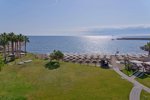 Vuoi lavorare nel turismo? Ricerche aperte per cuochi e camerieri, ecco come candidarsi