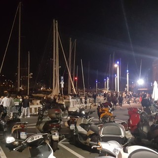 Coronavirus, assembramenti a Borgo Marina, 'Il Chioschetto' sospende le serate. Chiusura alle 21 Coronavirus, assembramenti a Borgo Marina, 'Il Chioschetto' sospende le serate. Chiusura alle 21